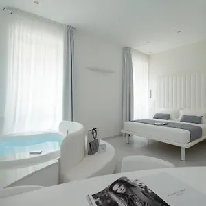 Gatto Bianco Mia 2*, Milaan Italië