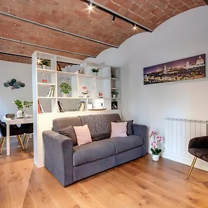 mamo-florence-bonnie-clyde-apartments.it-tuscanyhotel.com/